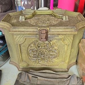 Vintage Green Box with Intricate Design